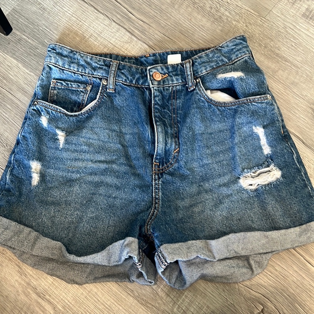 HM mom short size 6 worn a few times only